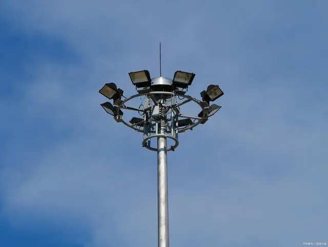 贵州高杆灯厂家对于25米高杆灯结构的力学特性探讨